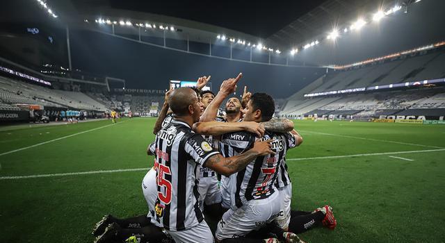  中场核心远射世界波，助球队登顶榜首