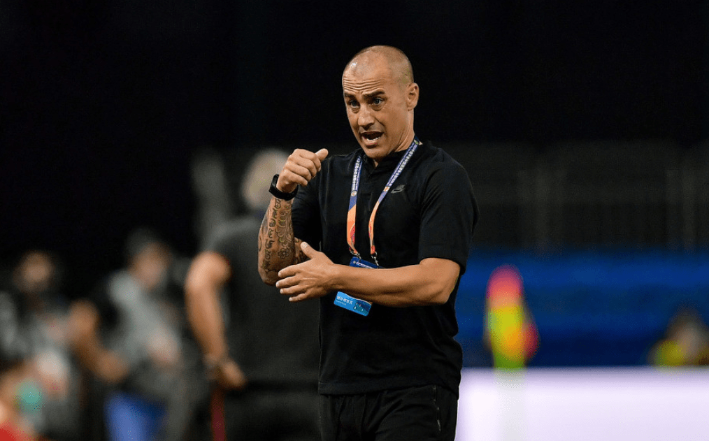  退役球星转型教练席，执教首秀备受瞩目