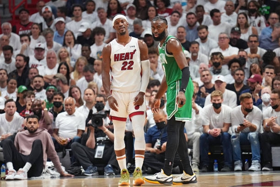  塔图姆关键抢断制胜，凯尔特人险胜热火队