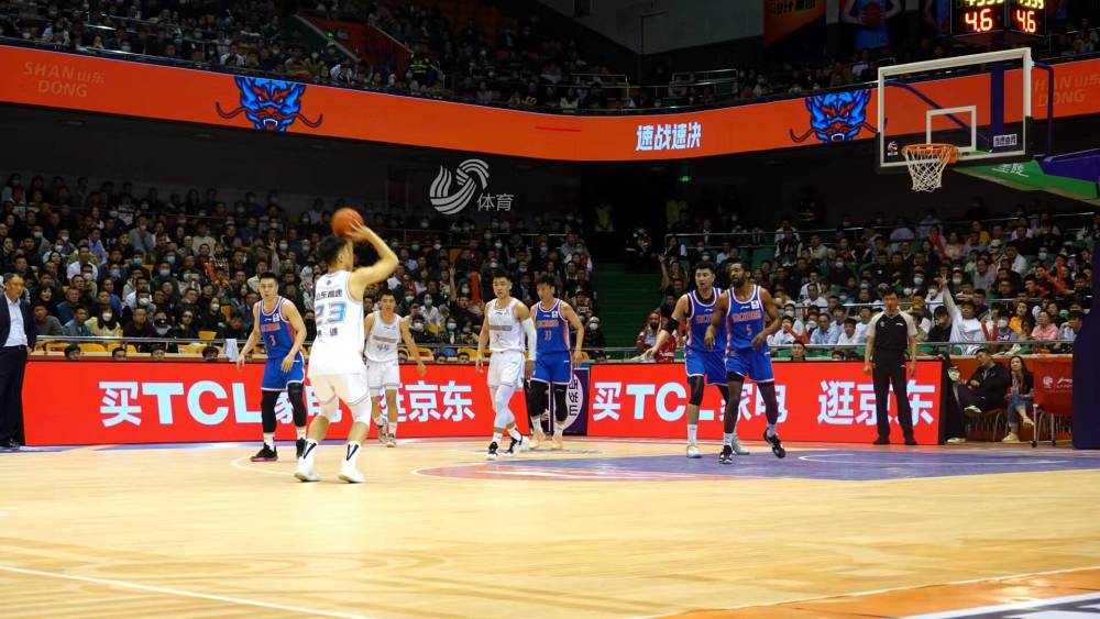  山东高速篮板碾压战胜北京控股男篮