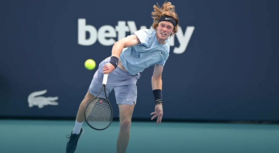  卢布列夫挽救赛点逆转晋级大师赛