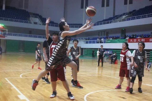  女子篮球联赛崛起，巾帼英雄不让须眉