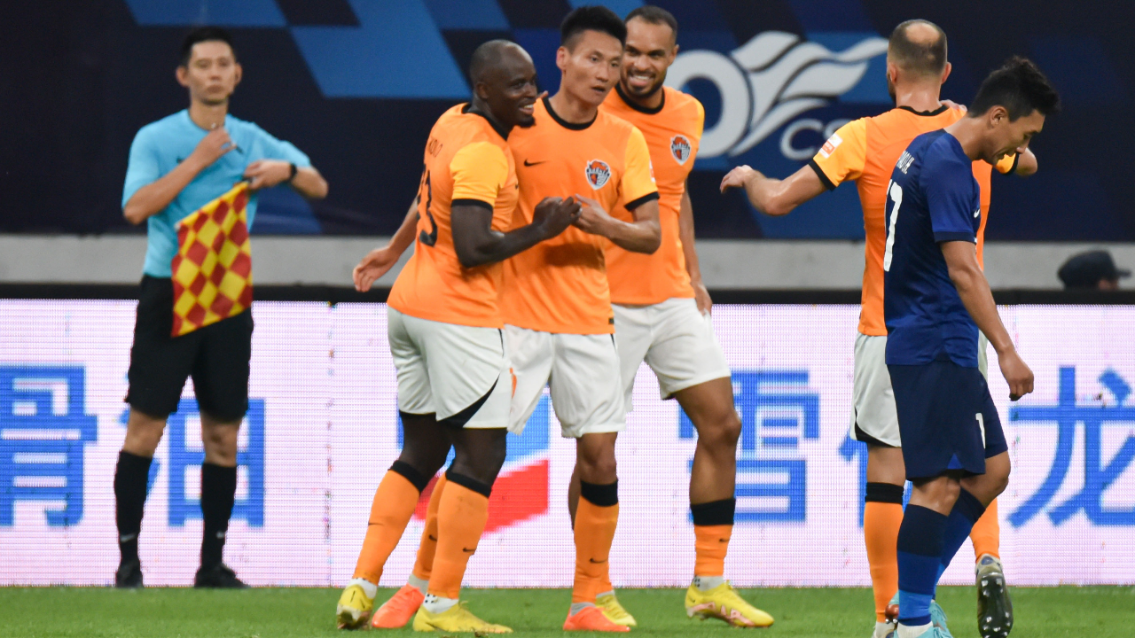  边路传中精准制导，高中锋头顶建奇功